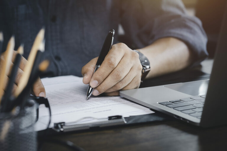 Checklist for estate planning on a clipboard with pen